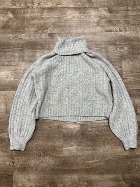 H&M Grey Turtle Neck Cropped Sweater Size Small